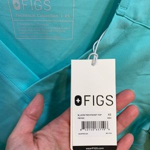 Fresh Aqua Figs Leon Scrub Top BNWT